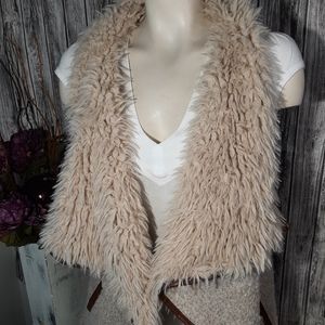 Love Tree faux fur vest